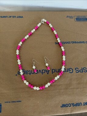 Costume Jewelry Pearl & Pink Beaded Necklace and Earring Set